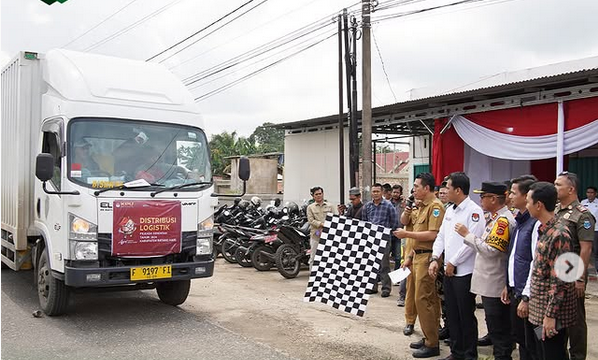 Bupati Fadhil Arief Hadiri Pelepasan Keberangkatan Logistik Pilkada 2024