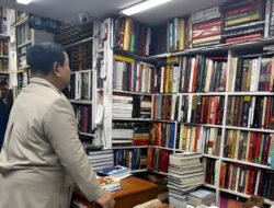 Prabowo Singgah ke Toko Buku Langganan di India